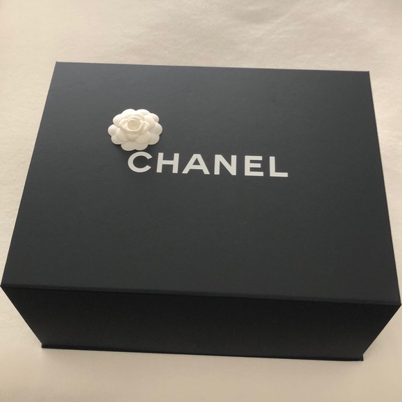 CHANEL Caviar Tote with Exotic Handles - Picture 11 of 16